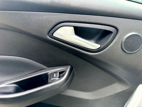 Used 2016 Ford Focus Titanium w/ Titanium Technology Package image 40