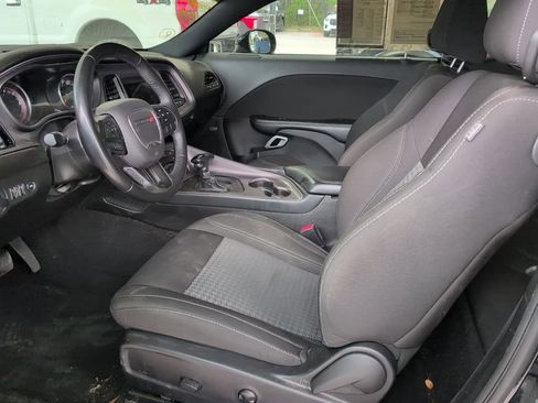 Used 2023 Dodge Challenger SXT image 5