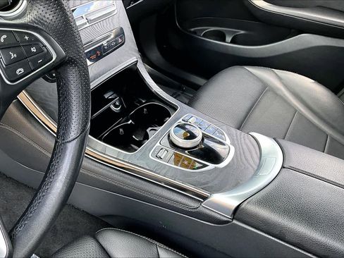 Used 2018 Mercedes-Benz GLC 300 4MATIC image 16