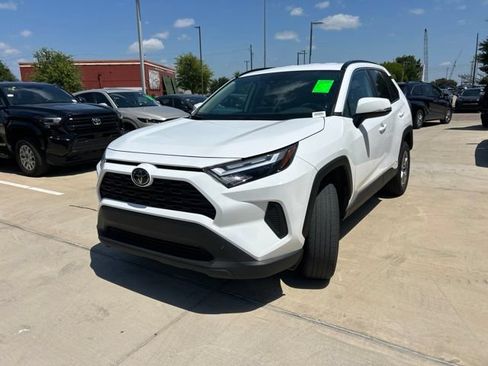 Used 2025 Toyota RAV4 XLE AWD/4WD image 8