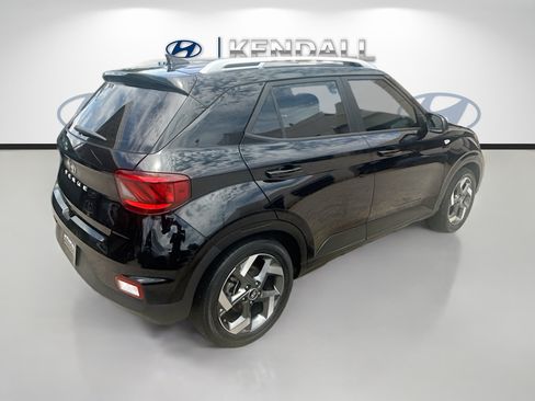 Used 2022 Hyundai Venue SEL FWD image 6
