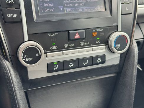 Used 2014 Toyota Camry SE FWD image 23