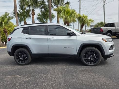 Used 2026 Jeep Compass Latitude AWD/4WD image 8