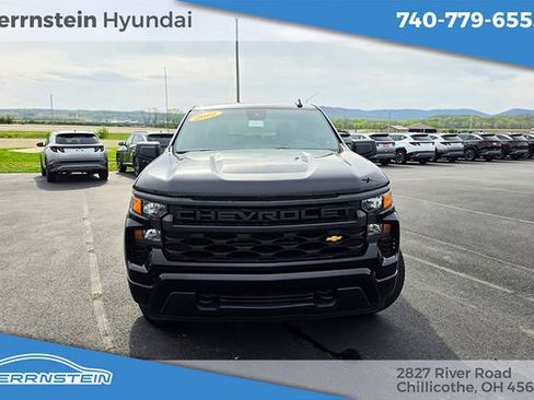 Used 2022 Chevrolet Silverado 1500 Custom image 2