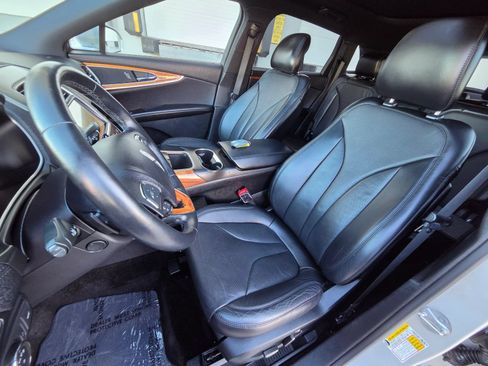 Used 2016 Lincoln MKX Reserve w/ Technology Package FWD image 15