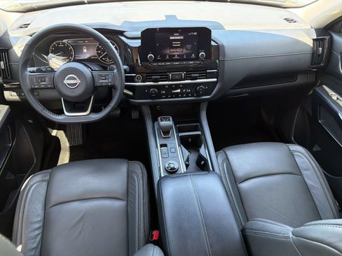 Used 2023 Nissan Pathfinder SV AWD/4WD image 15