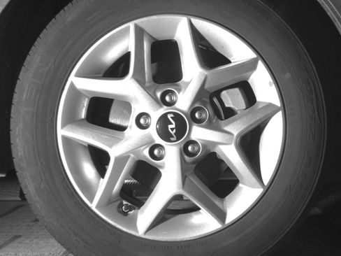 Used 2025 Kia Soul LX w/ LX Technology Package FWD image 13