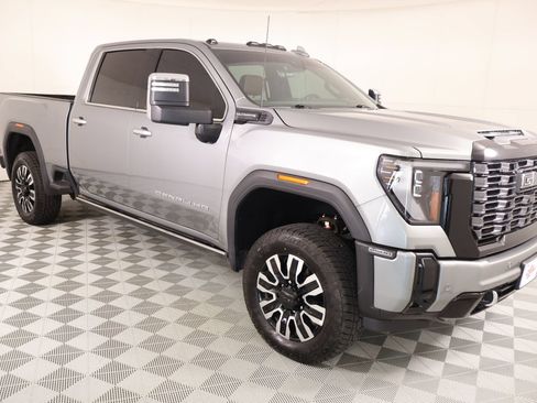 Used 2025 GMC Sierra 2500 Denali Ultimate AWD/4WD image 1