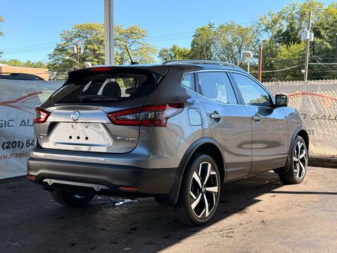 Used 2022 Nissan Rogue Sport SL w/ Premium Package image 11