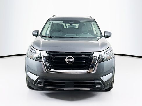 Used 2025 Nissan Pathfinder SV FWD image 2