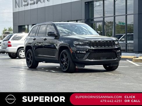 Used 2023 Jeep Grand Cherokee Limited w/ Luxury Tech Group II image 1