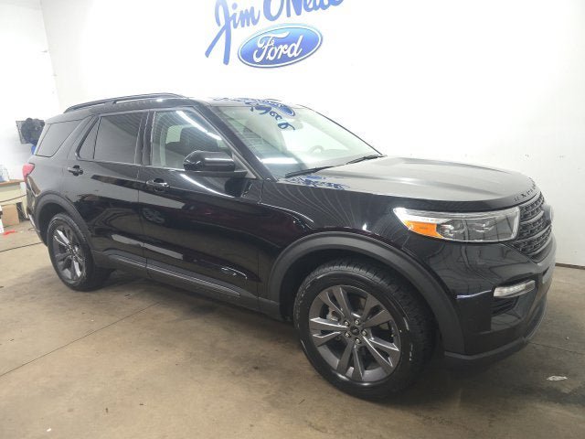 Certified 2023 Ford Explorer XLT w/ Equipment Group 202A AWD/4WD image 1