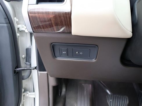 Used 2019 Land Rover Range Rover Sport SE image 35