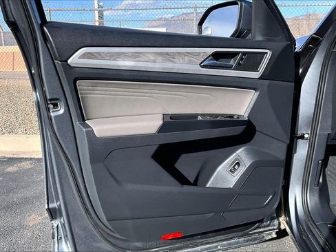 Used 2021 Volkswagen Atlas Cross Sport SE image 19