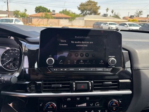 Used 2025 Nissan Pathfinder SV FWD image 20