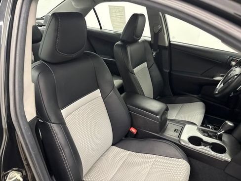 Used 2014 Toyota Camry SE FWD image 22