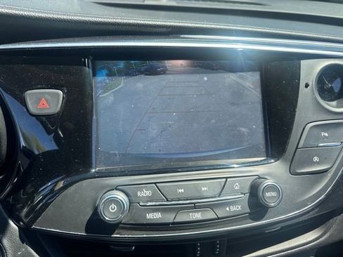 Used 2019 Buick Envision Essence FWD image 23