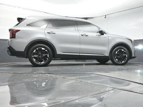 Used 2025 Kia Sorento S w/ Panoramic Sunroof Package FWD image 39