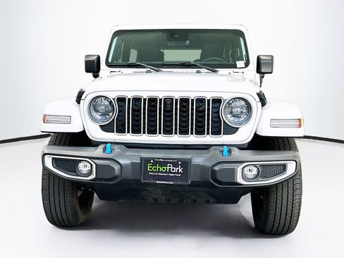 Used 2024 Jeep Wrangler Sahara w/ Technology Group image 2