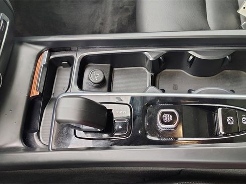 Certified 2025 Volvo V60 B5 Cross Country Plus image 20