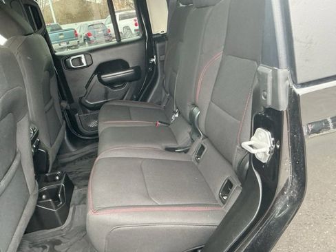 Used 2023 Jeep Gladiator Rubicon w/ Cold Weather Group image 15