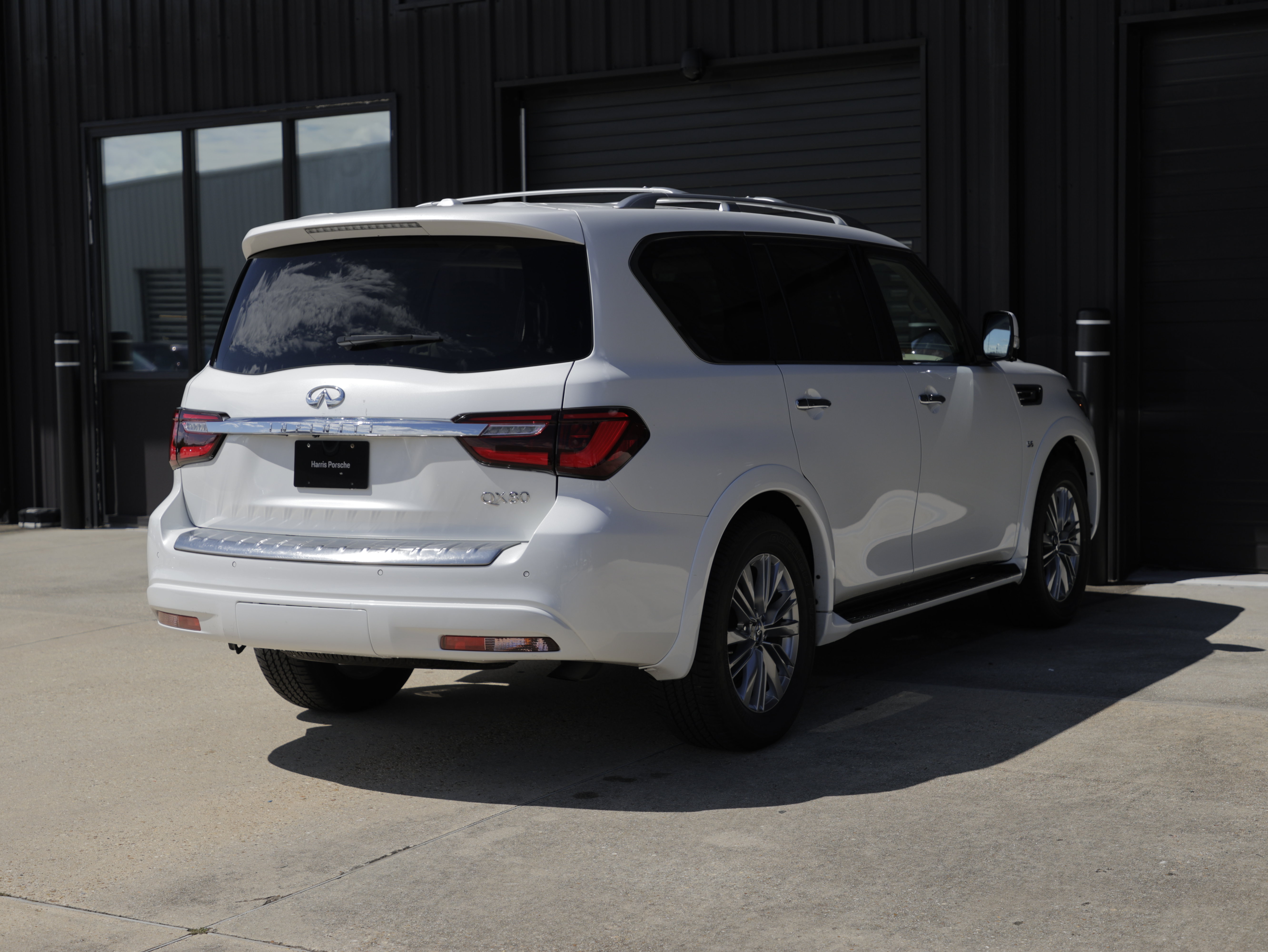 Used 2019 INFINITI QX80 Luxe w/ All-Season Package RWD image 5