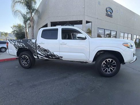 Used 2020 Toyota Tacoma SR AWD/4WD image 10