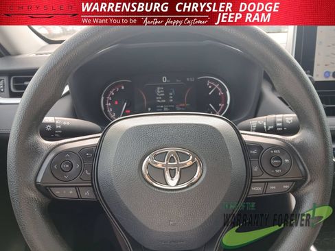 Used 2025 Toyota RAV4 XLE FWD image 20