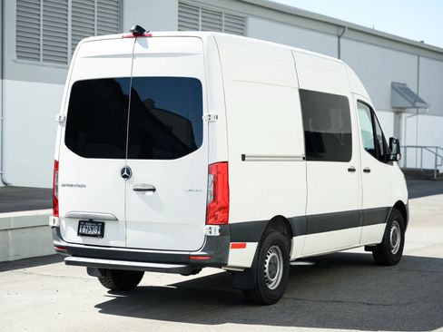 Used 2021 Mercedes-Benz Sprinter 2500 image 4
