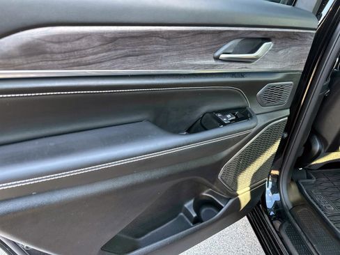 Used 2024 Jeep Grand Cherokee L Overland image 13