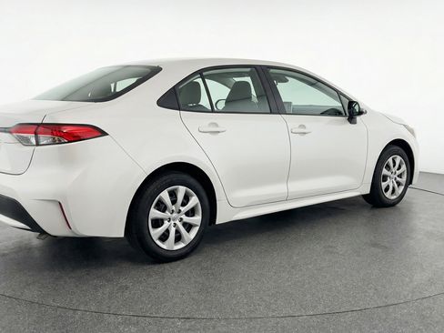 Used 2025 Toyota Corolla LE image 9