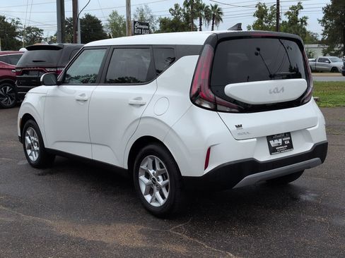 Used 2025 Kia Soul LX w/ LX Technology Package FWD image 7