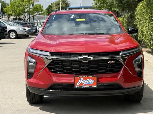 New 2026 Chevrolet Trax RS w/ Sunroof Package FWD image 8