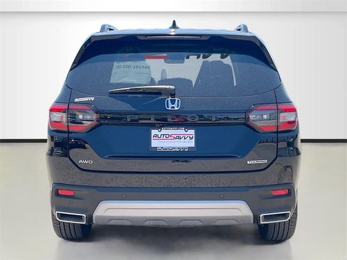 Used 2024 Honda Pilot Touring image 6