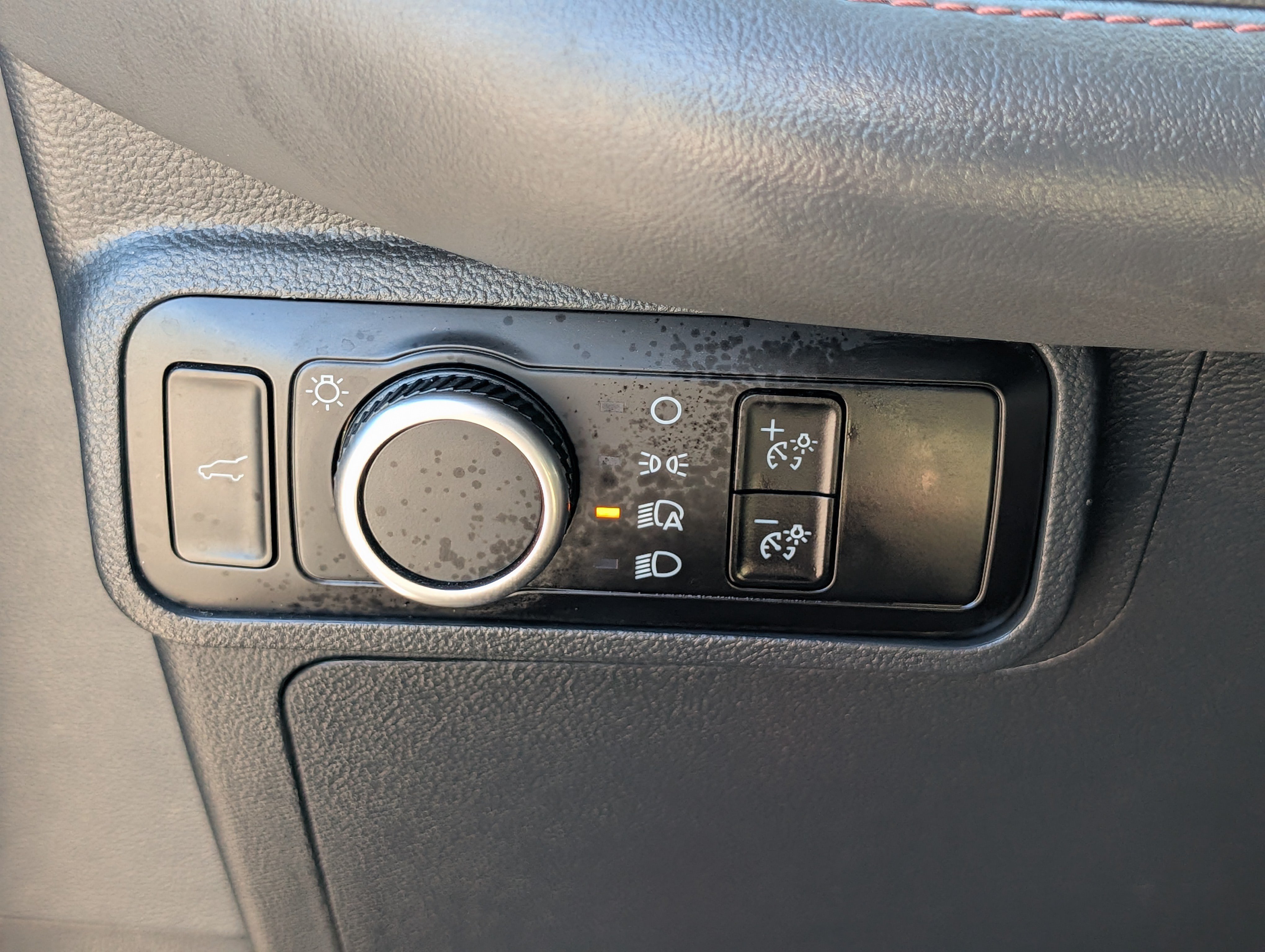 Used 2025 Ford Explorer Active AWD/4WD image 22