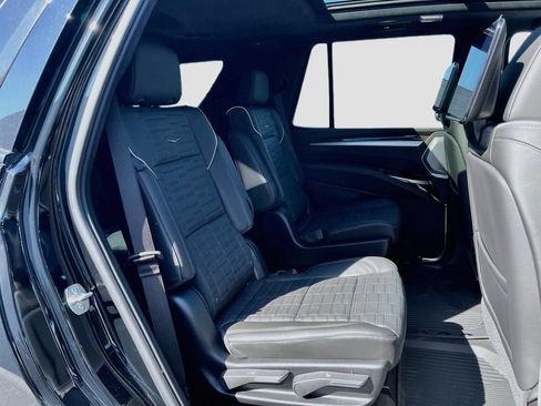 New 2026 Cadillac Escalade Platinum Sport w/ LPO, ONYX Package AWD/4WD image 35