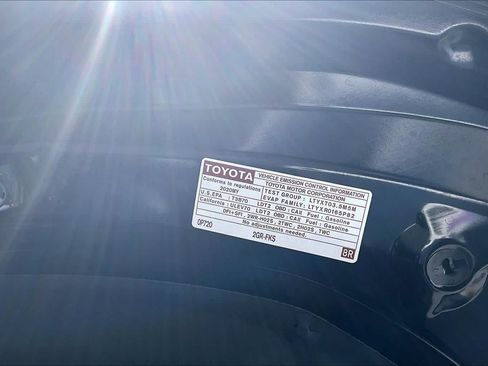 Used 2020 Toyota Highlander Limited FWD image 31