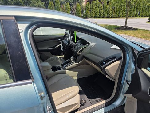 Used 2012 Ford Focus SEL FWD image 17