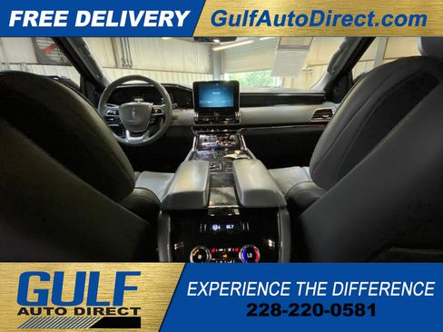 Used 2018 Lincoln Navigator Select w/ Technology Package RWD image 2