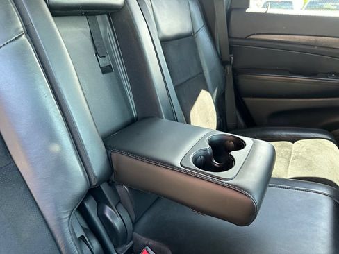 Used 2018 Jeep Grand Cherokee Altitude RWD image 32