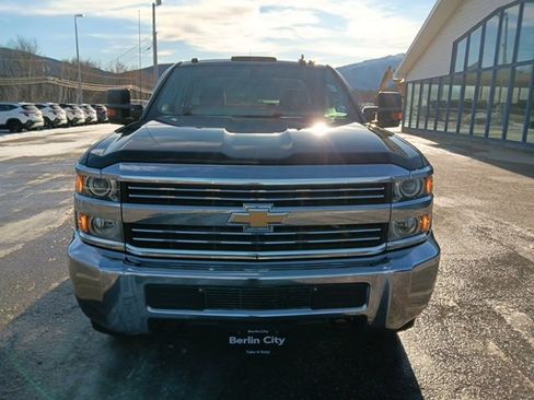 Used 2018 Chevrolet Silverado 2500 W/T w/ Snow Plow Prep Package image 2
