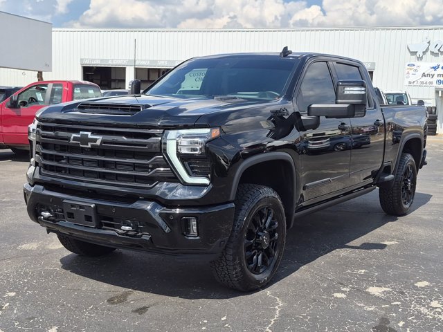Used 2025 Chevrolet Silverado 2500 High Country w/ High Country Premium Package AWD/4WD image 3