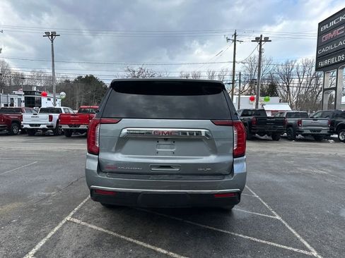 Used 2023 GMC Yukon XL SLT w/ SLT Premium Package image 4