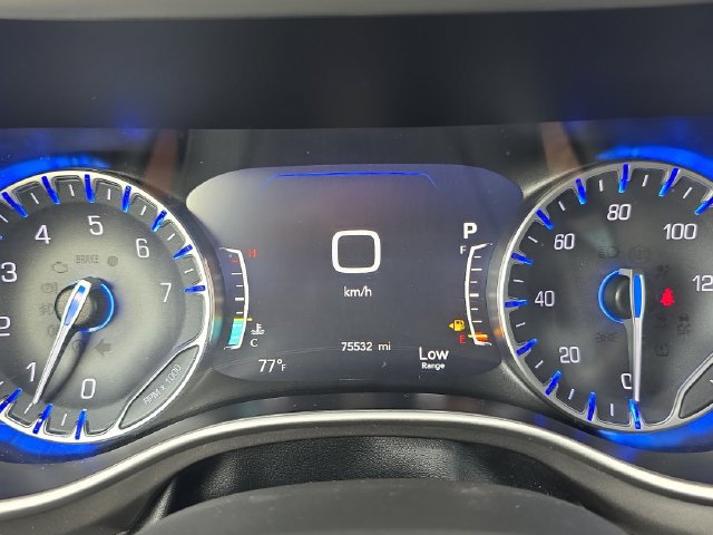 Used 2024 Chrysler Pacifica Touring-L FWD image 22