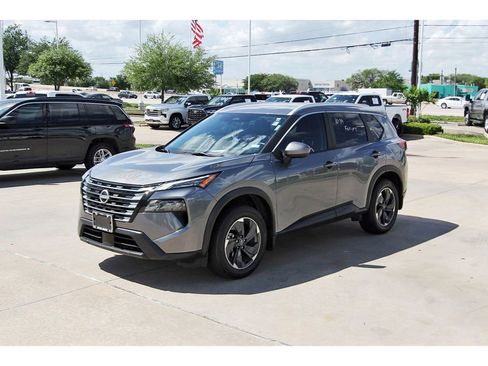 Used 2024 Nissan Rogue SV w/ SV Premium Package image 2