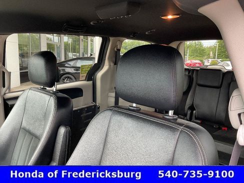 Used 2017 Dodge Grand Caravan SXT FWD image 32