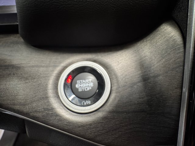 Used 2023 Jeep Grand Cherokee L Limited AWD/4WD image 20