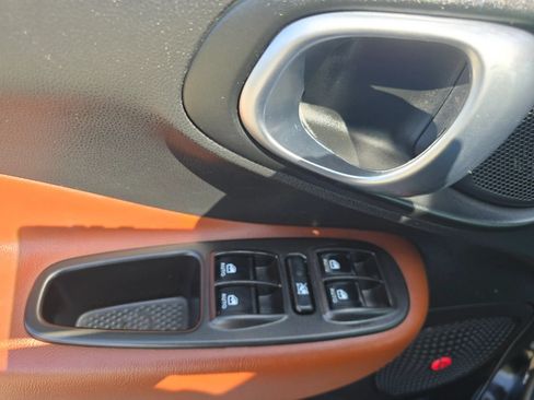 Used 2014 FIAT 500L Trekking w/ Popular Equipment Group FWD image 18