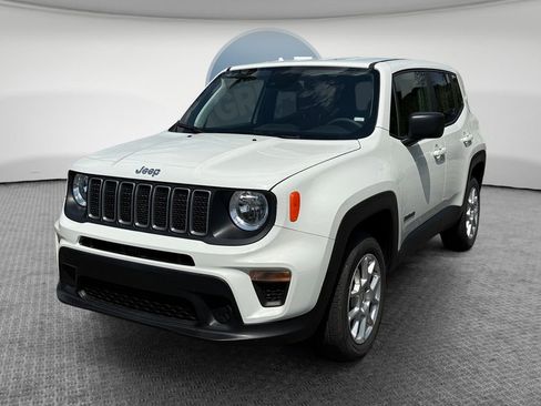 Used 2023 Jeep Renegade Latitude AWD/4WD image 8