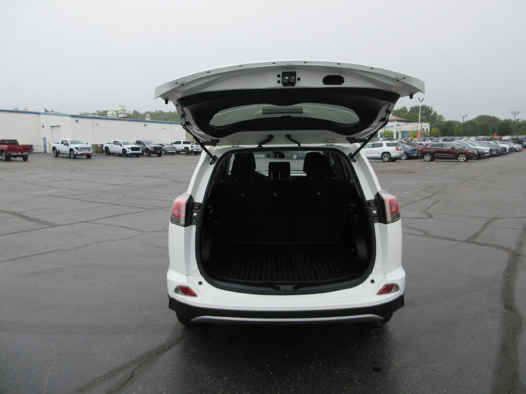 Used 2018 Toyota RAV4 XLE w/ Plus Extra Value Package FWD image 8